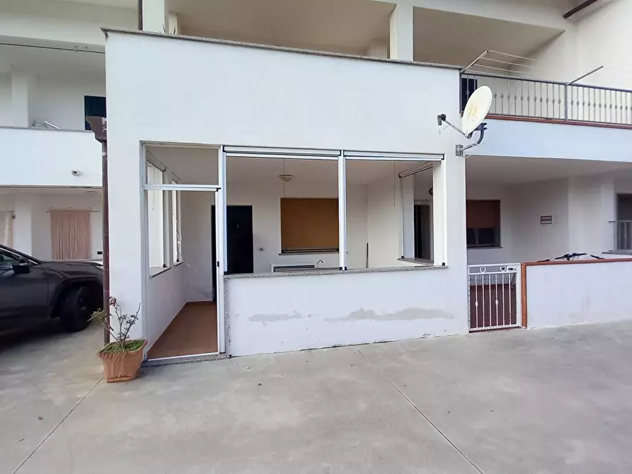 Immagine 2 di Palazzo in vendita  in Località ISOLA VARANO snc a Cagnano Varano