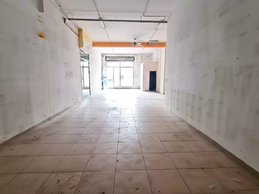 Immagine 9 di Locale commerciale in affitto  in Via Antonio Gramsci 260 a Sannicandro Garganico