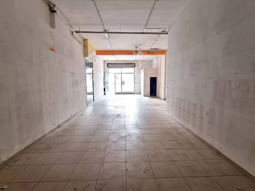 Immagine 10 di Locale commerciale in affitto  in Via Antonio Gramsci 260 a Sannicandro Garganico