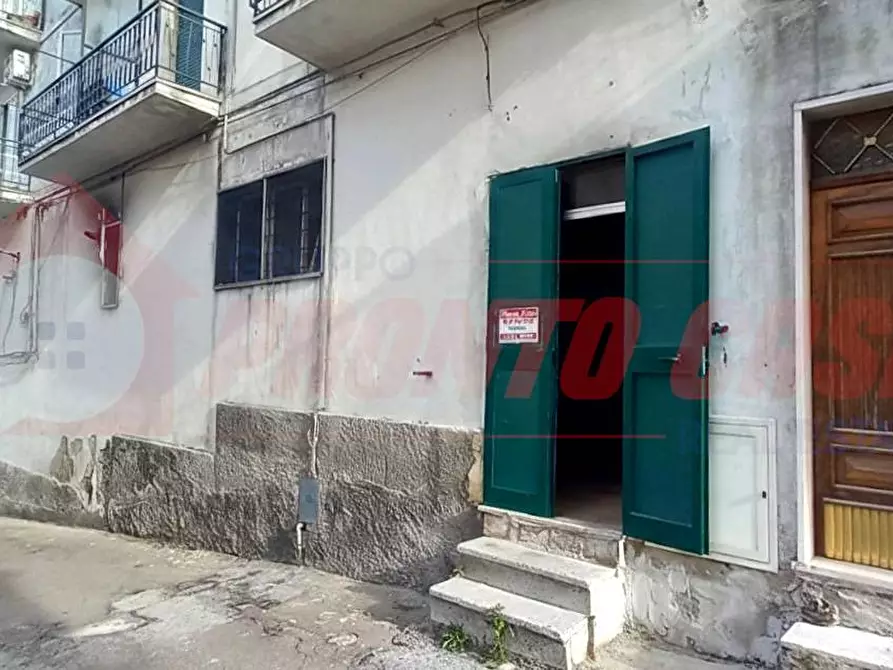 Immagine 2 di Locale commerciale in vendita  in Via PAPA GIOVANNI XXIII 3-5 a Cagnano Varano