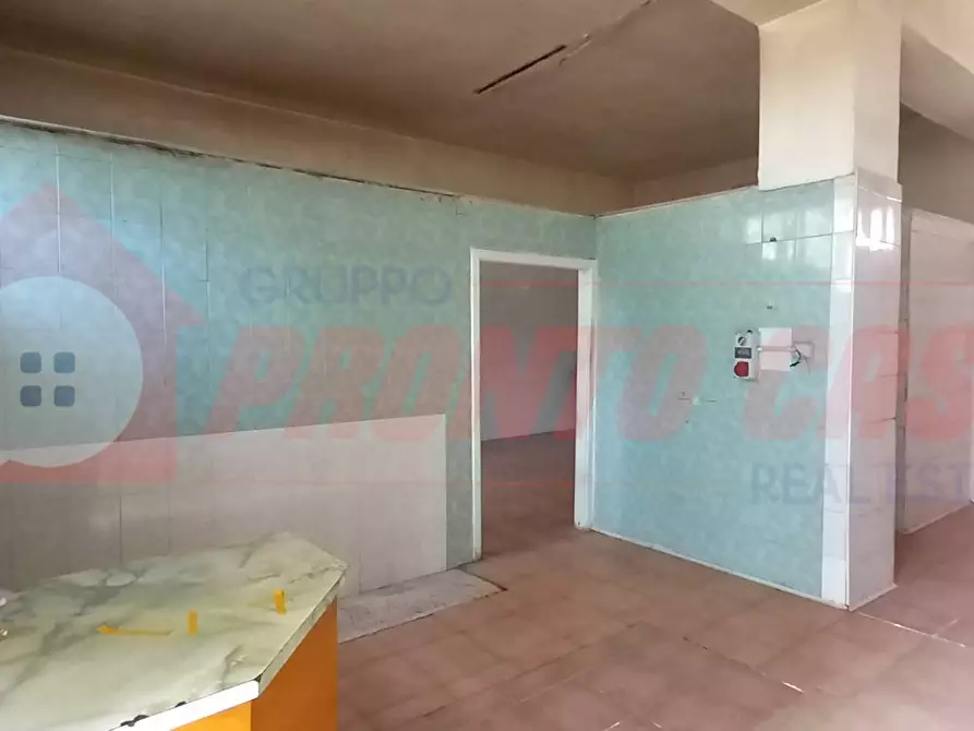 Immagine 5 di Locale commerciale in vendita  in Via PAPA GIOVANNI XXIII 3-5 a Cagnano Varano