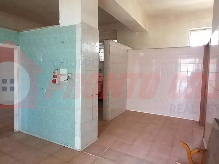 Immagine 6 di Locale commerciale in vendita  in Via PAPA GIOVANNI XXIII 3-5 a Cagnano Varano