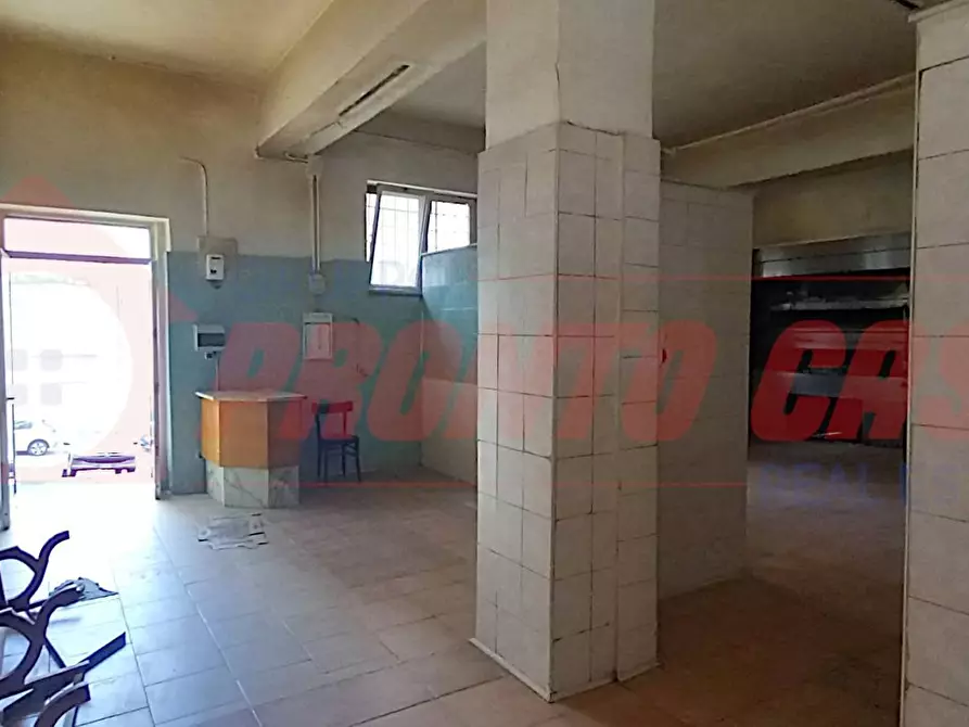 Immagine 7 di Locale commerciale in vendita  in Via PAPA GIOVANNI XXIII 3-5 a Cagnano Varano