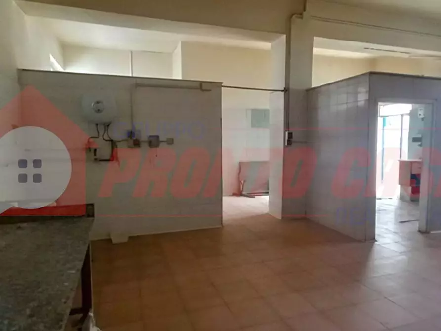 Immagine 16 di Locale commerciale in vendita  in Via PAPA GIOVANNI XXIII 3-5 a Cagnano Varano