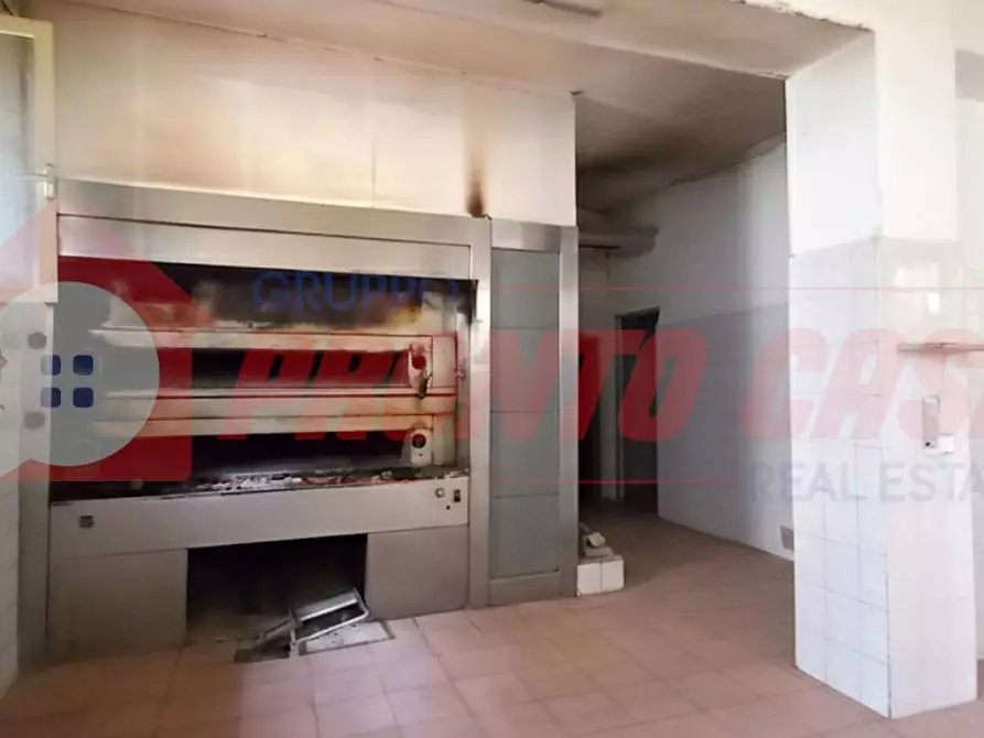 Immagine 22 di Locale commerciale in vendita  in Via PAPA GIOVANNI XXIII 3-5 a Cagnano Varano