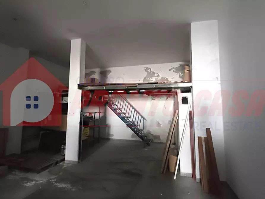 Immagine 11 di Box auto in vendita  in Via Della Repubblica 66 a Cagnano Varano