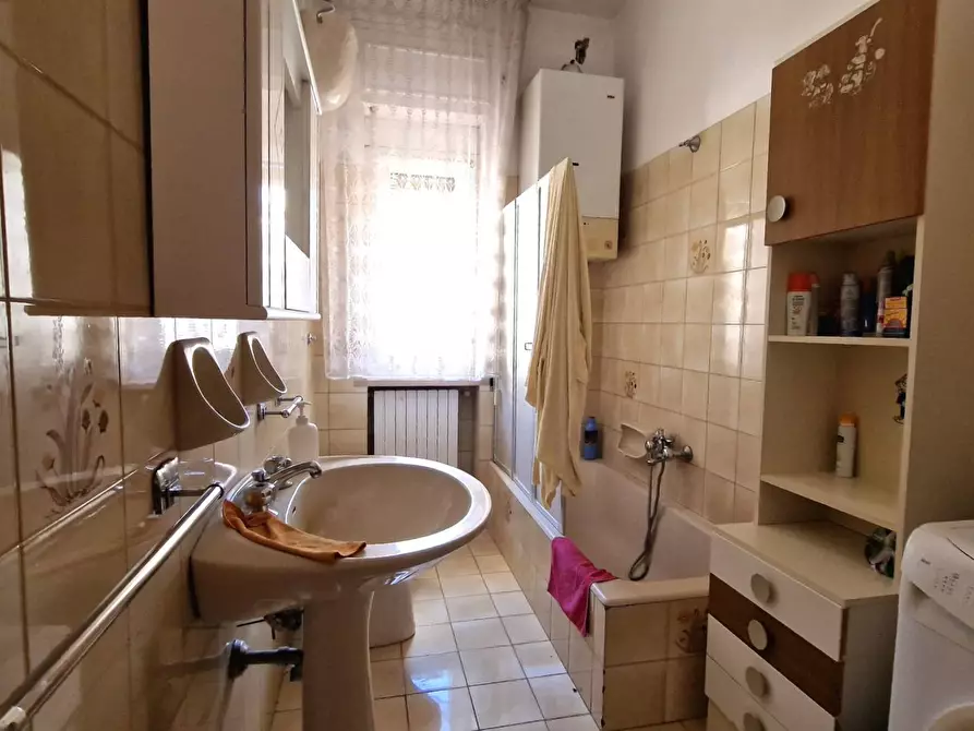 Immagine 17 di Appartamento in vendita  in Via Papa Giovanni XXIII 5 a Sannicandro Garganico