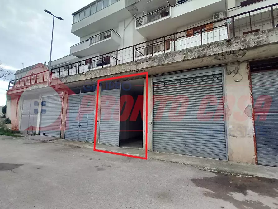 Immagine 1 di Box auto in vendita  in Via Della Repubblica 66 a Cagnano Varano