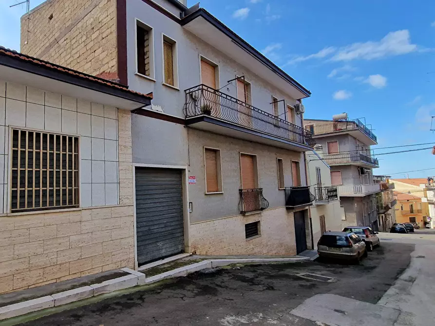 Immagine 3 di Palazzo in vendita  in Via Quintiliano 15 a Sannicandro Garganico