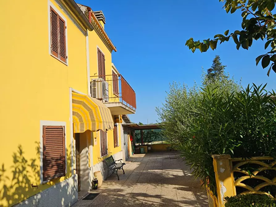 Immagine 3 di Casa semindipendente in vendita  in Strada Nazionale Flaminia 400 a Fano
