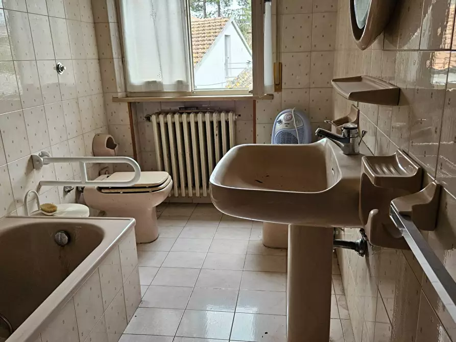 Immagine 34 di Appartamento in vendita  in loc. Tre Ponti a Fano