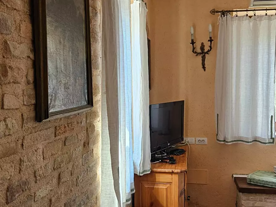 Immagine 36 di Rustico / casale in vendita  in via Salvamaggio 1 a Colli Al Metauro