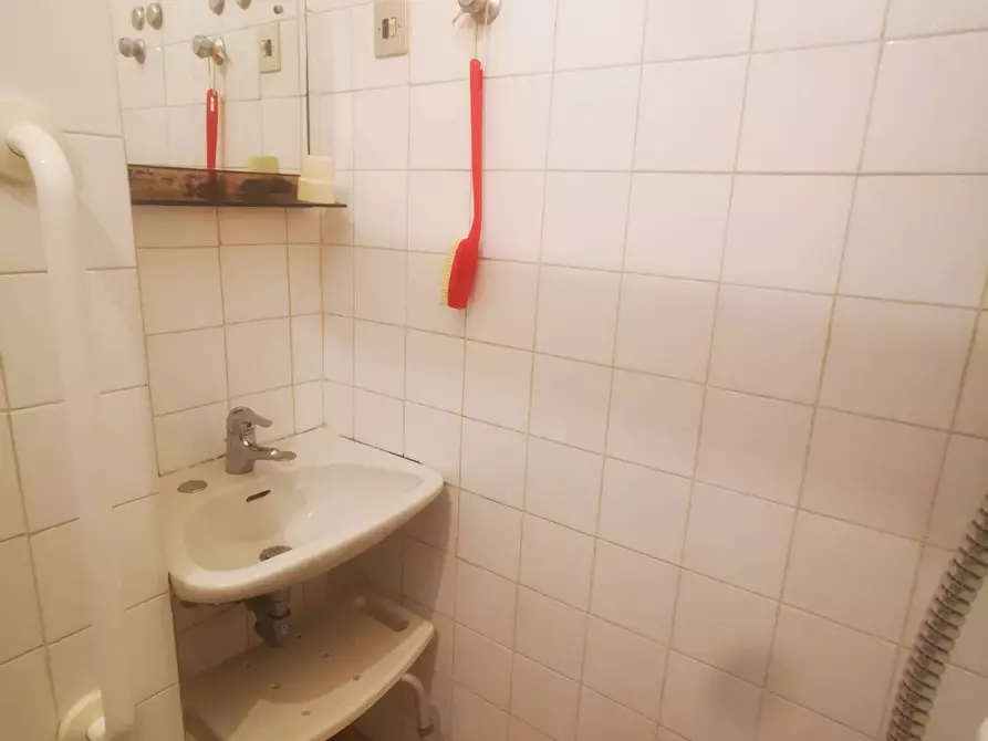 Immagine 23 di Appartamento in vendita  in Via Raffaello Sanzio 10 a Fano