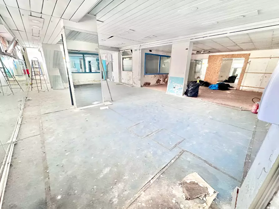 Immagine 7 di Magazzino in vendita  in Via Principe Di Palagonia 8 a Palermo