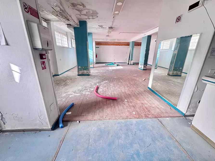 Immagine 8 di Magazzino in vendita  in Via Principe Di Palagonia 8 a Palermo