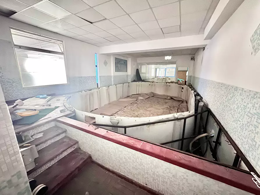 Immagine 9 di Magazzino in vendita  in Via Principe Di Palagonia 8 a Palermo