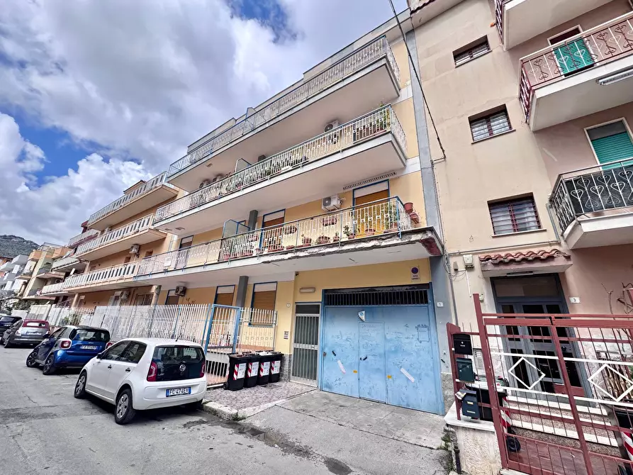 Immagine 1 di Box auto in vendita  in Via Rosolino Colella 7 a Palermo