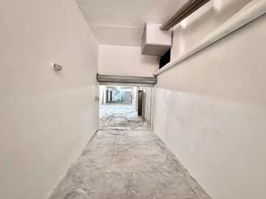 Immagine 3 di Box auto in vendita  in Via Rosolino Colella 7 a Palermo