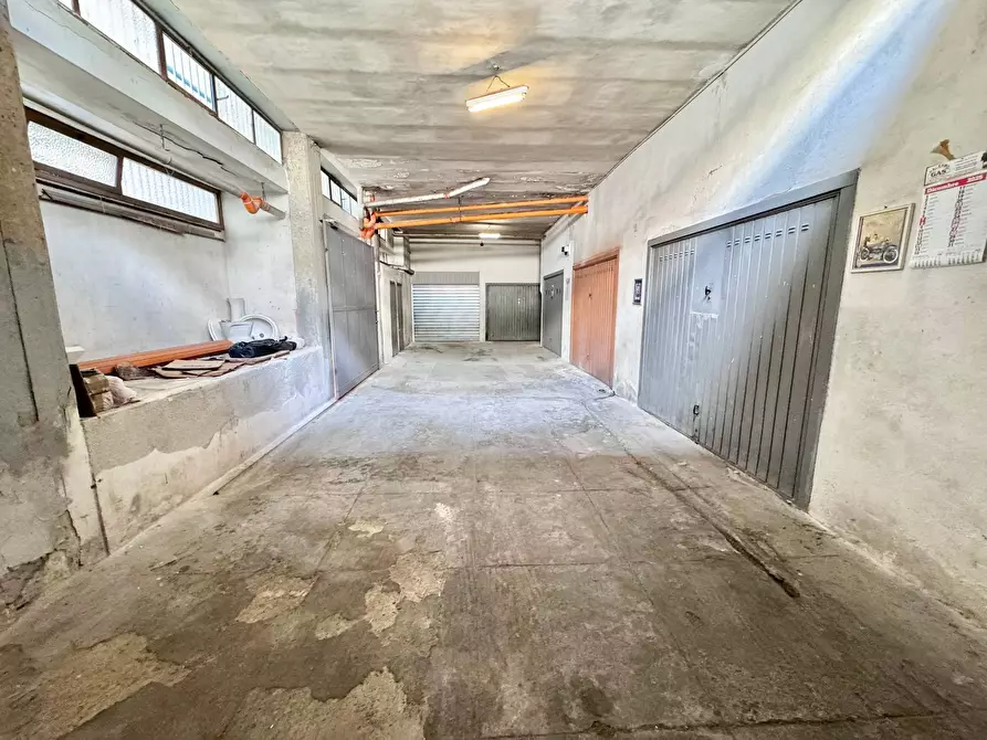 Immagine 4 di Box auto in vendita  in Via Rosolino Colella 7 a Palermo