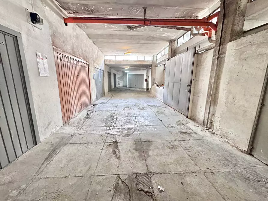 Immagine 5 di Box auto in vendita  in Via Rosolino Colella 7 a Palermo