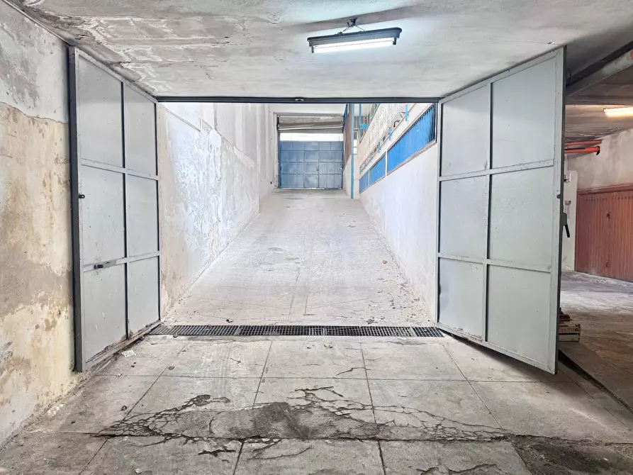 Immagine 7 di Box auto in vendita  in Via Rosolino Colella 7 a Palermo