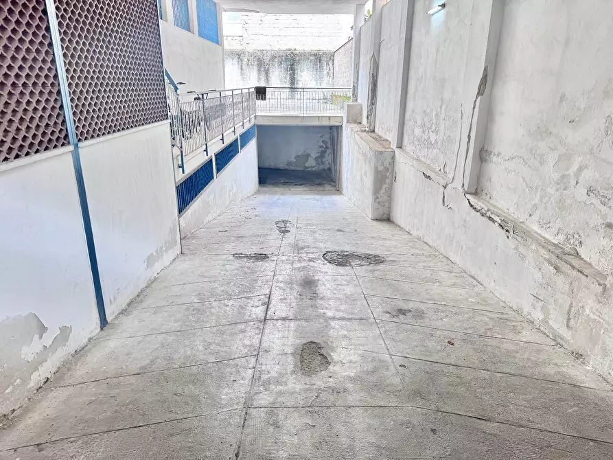 Immagine 8 di Box auto in vendita  in Via Rosolino Colella 7 a Palermo