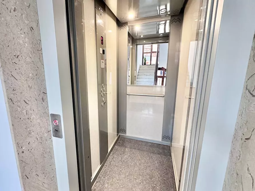 Immagine 23 di Appartamento in vendita  in Via Roccazzo 94 a Palermo