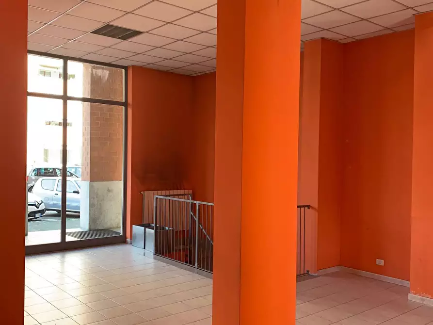 Immagine 2 di Locale commerciale in vendita  in Via Val Della Torre 27 a Torino