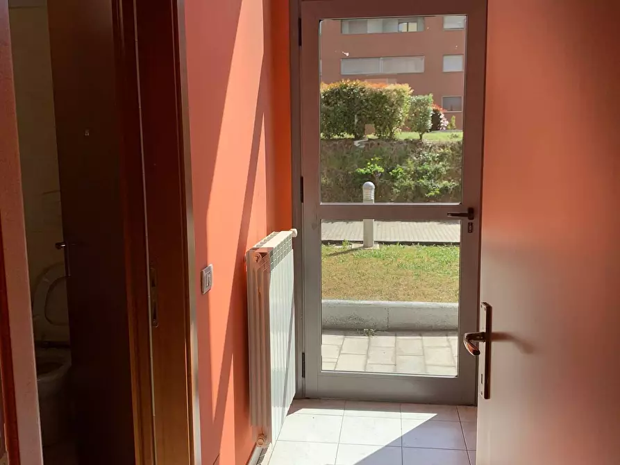 Immagine 8 di Locale commerciale in vendita  in Via Val Della Torre 27 a Torino