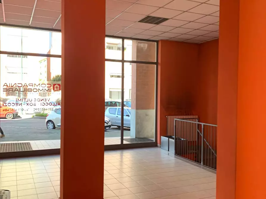 Immagine 3 di Locale commerciale in vendita  in Via Val Della Torre 27 a Torino