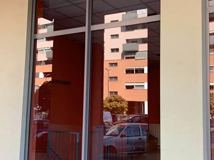 Immagine 4 di Locale commerciale in vendita  in Via Val Della Torre 27 a Torino