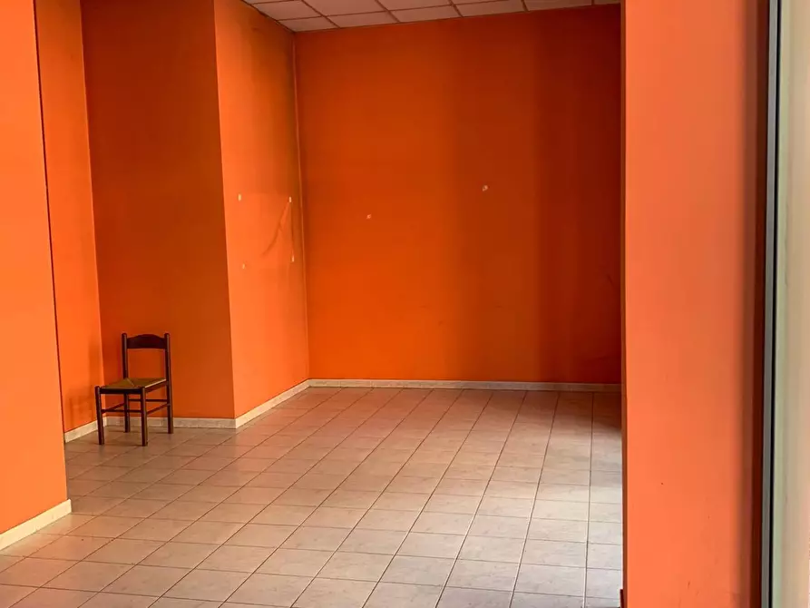 Immagine 11 di Locale commerciale in vendita  in Via Val Della Torre 27 a Torino