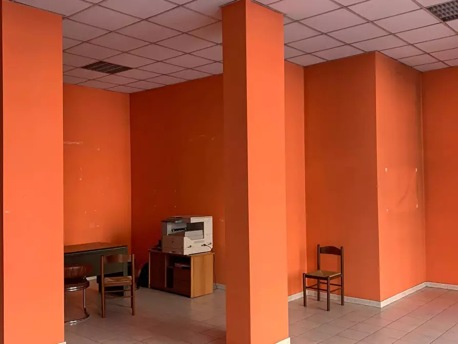 Immagine 12 di Locale commerciale in vendita  in Via Val Della Torre 27 a Torino