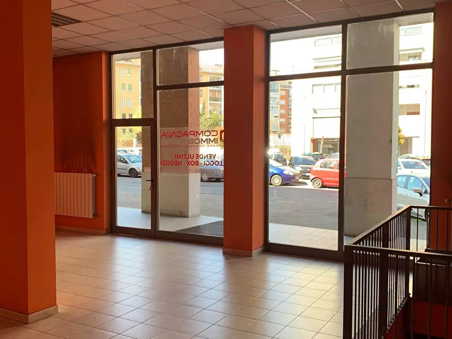Immagine 1 di Locale commerciale in vendita  in Via Val Della Torre 27 a Torino