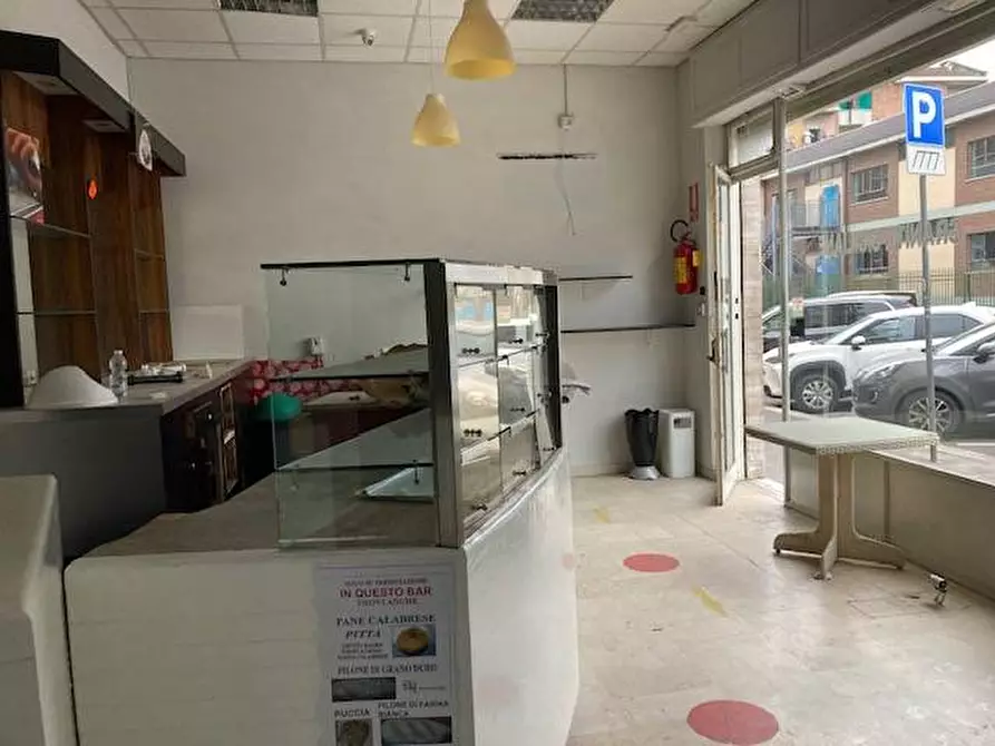 Immagine 4 di Locale commerciale in vendita  in Via Bernardino Luini 110 a Torino