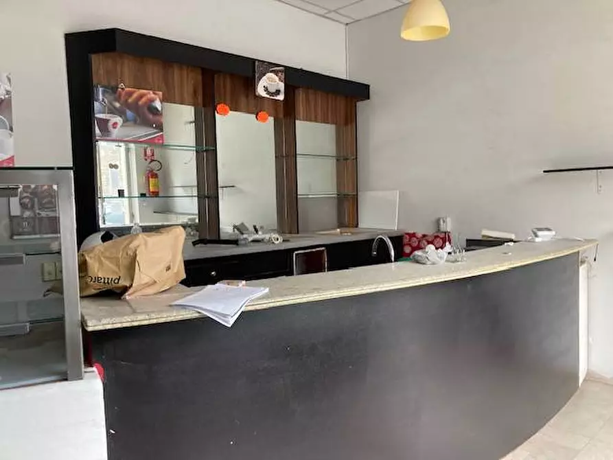 Immagine 9 di Locale commerciale in vendita  in Via Bernardino Luini 110 a Torino