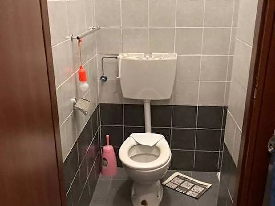 Immagine 12 di Locale commerciale in vendita  in Via Bernardino Luini 110 a Torino