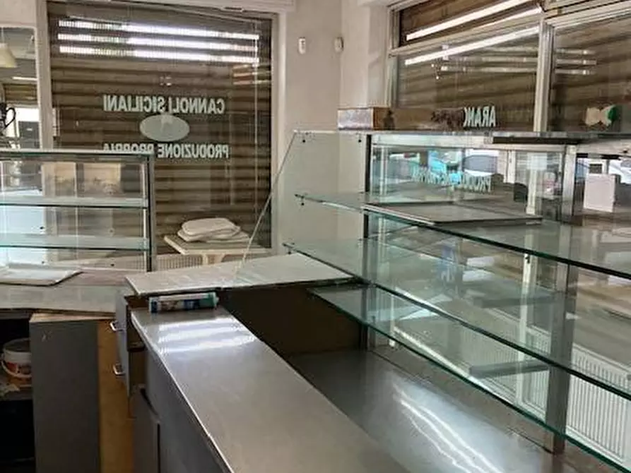 Immagine 14 di Locale commerciale in vendita  in Via Bernardino Luini 110 a Torino