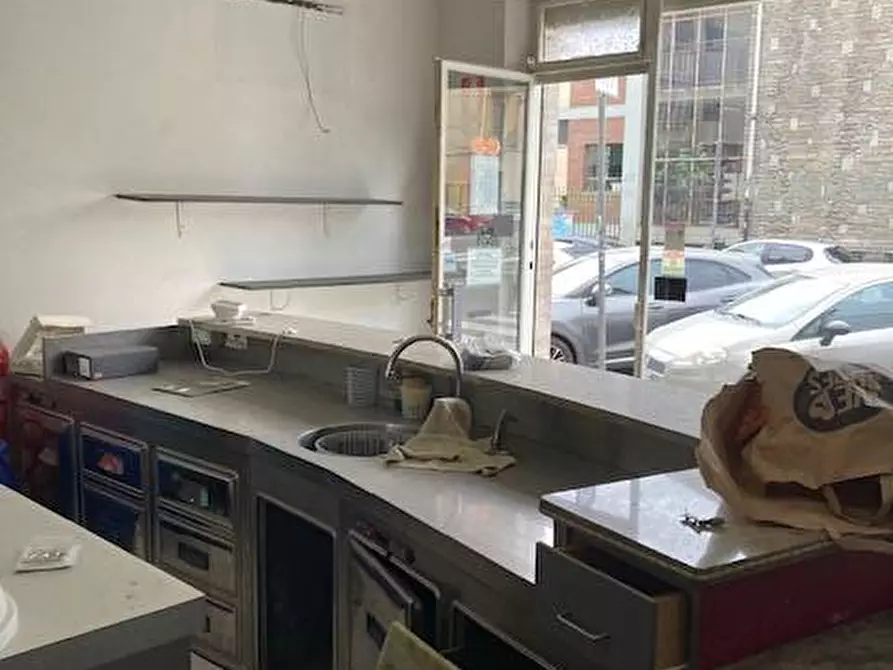 Immagine 15 di Locale commerciale in vendita  in Via Bernardino Luini 110 a Torino