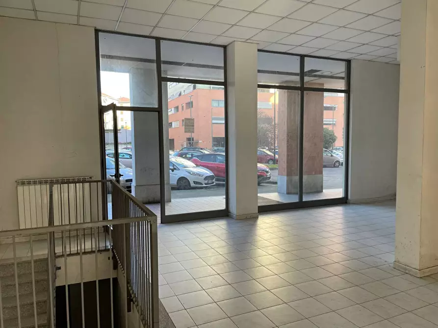 Immagine 3 di Locale commerciale in vendita  in Via Val Della Torre 33/C a Torino