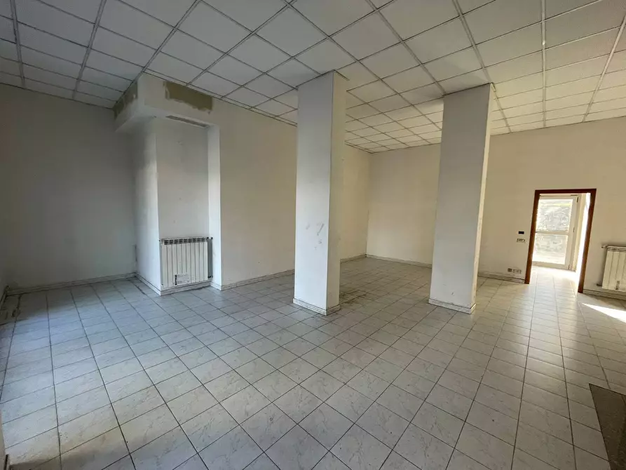 Immagine 5 di Locale commerciale in vendita  in Via Val Della Torre 33/C a Torino