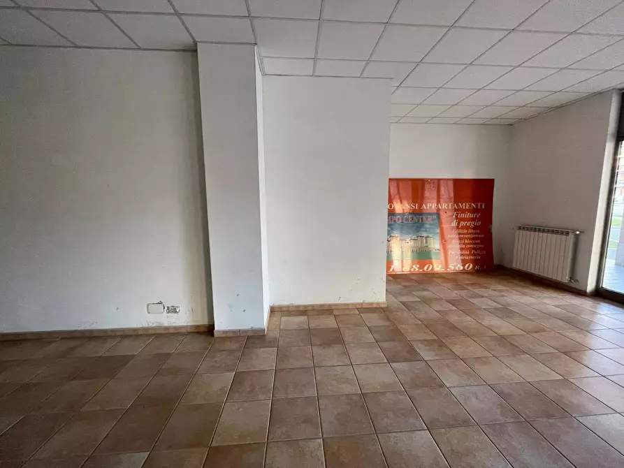 Immagine 4 di Locale commerciale in vendita  in Via Val Della Torre 37 a Torino