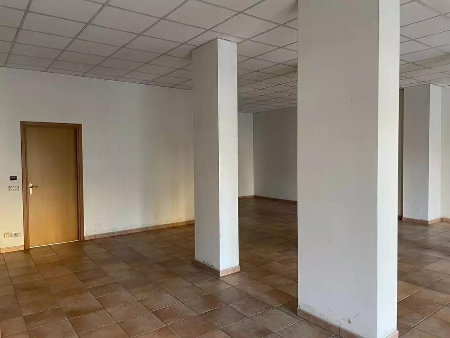 Immagine 6 di Locale commerciale in vendita  in Via Val Della Torre 37 a Torino