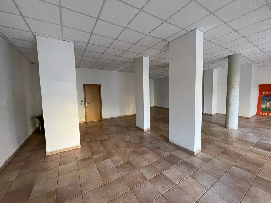 Immagine 7 di Locale commerciale in vendita  in Via Val Della Torre 37 a Torino