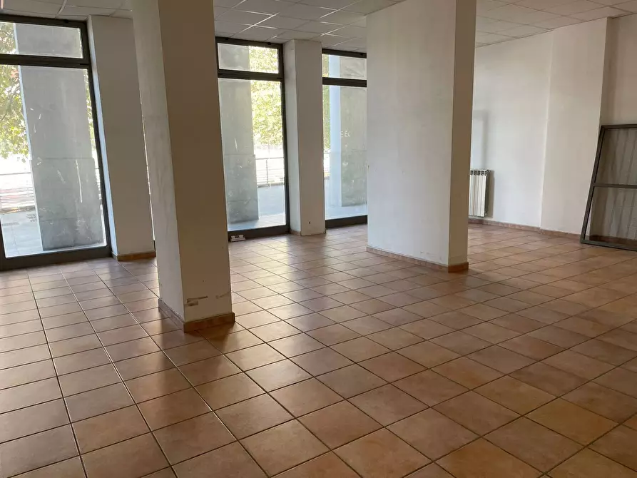 Immagine 5 di Locale commerciale in vendita  in Via Val Della Torre 41/7 a Torino