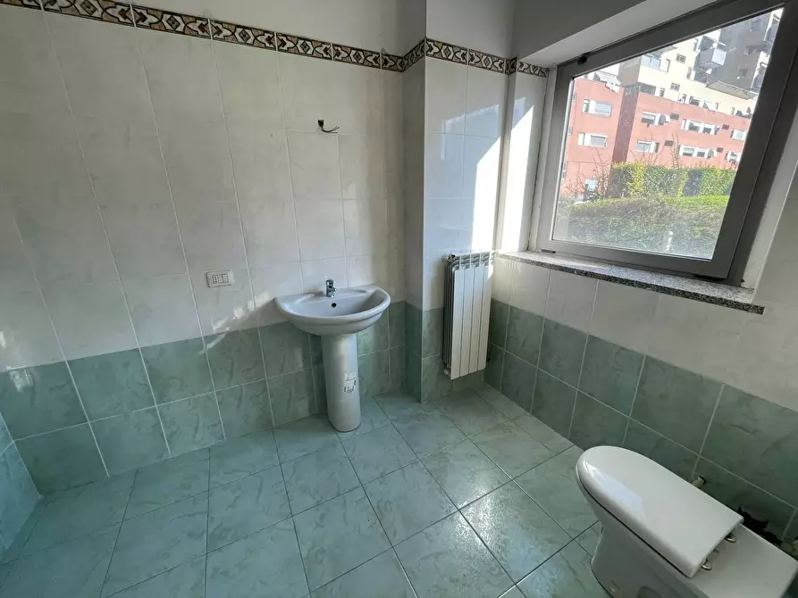 Immagine 9 di Locale commerciale in vendita  in Via Val Della Torre 41/7 a Torino