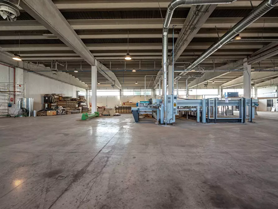 Immagine 29 di Capannone industriale in affitto  in Strada della Maniga a Sommariva Del Bosco