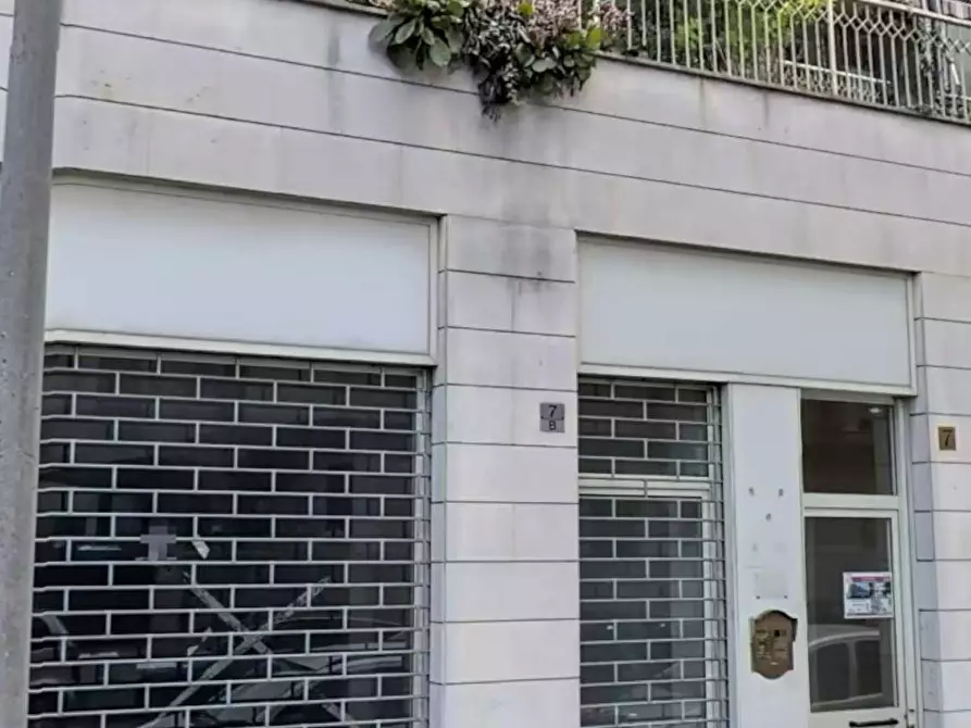 Immagine 1 di Locale commerciale in vendita  in Via Bernardino Luini 7/B a Torino