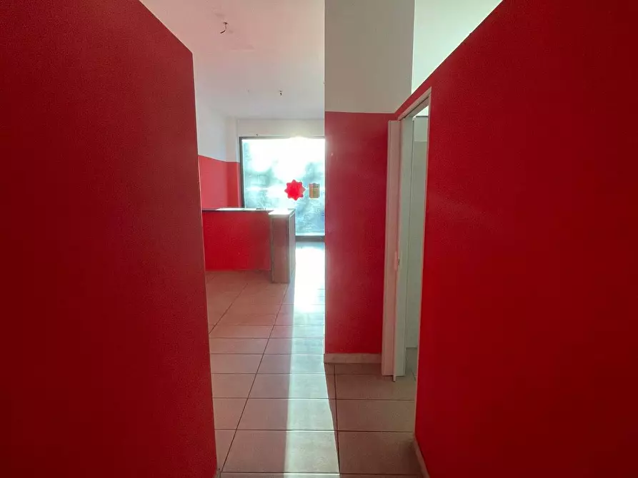 Immagine 5 di Locale commerciale in vendita  in Strada Carignano 23 a Moncalieri