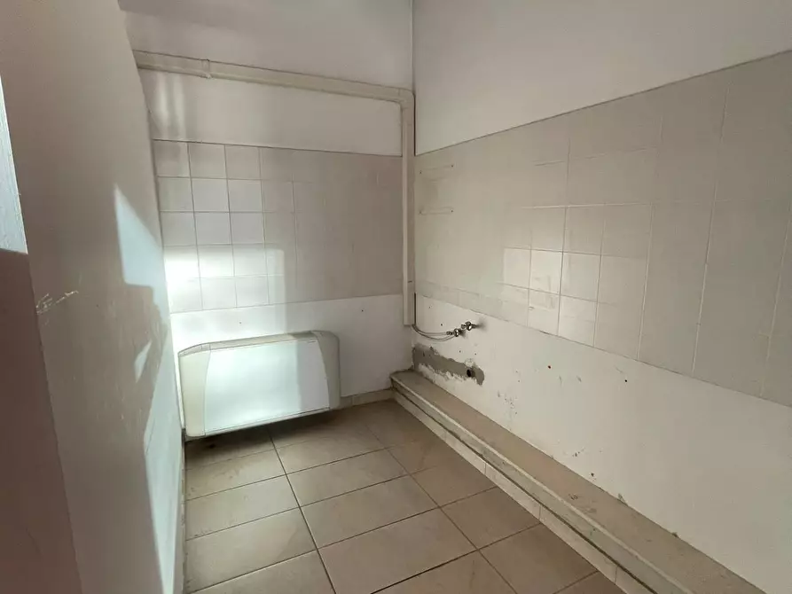 Immagine 14 di Locale commerciale in vendita  in Strada Carignano 23 a Moncalieri